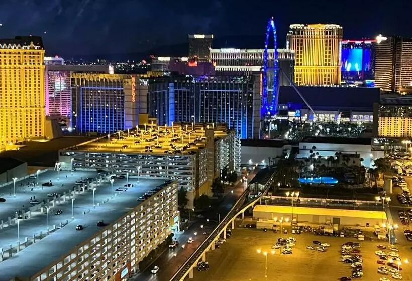 هتل Strip View Penthouse W/balcony