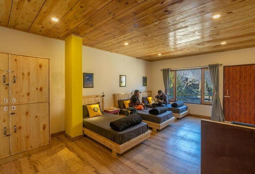 בית מלון כפרי The Hosteller Tirthan Valley