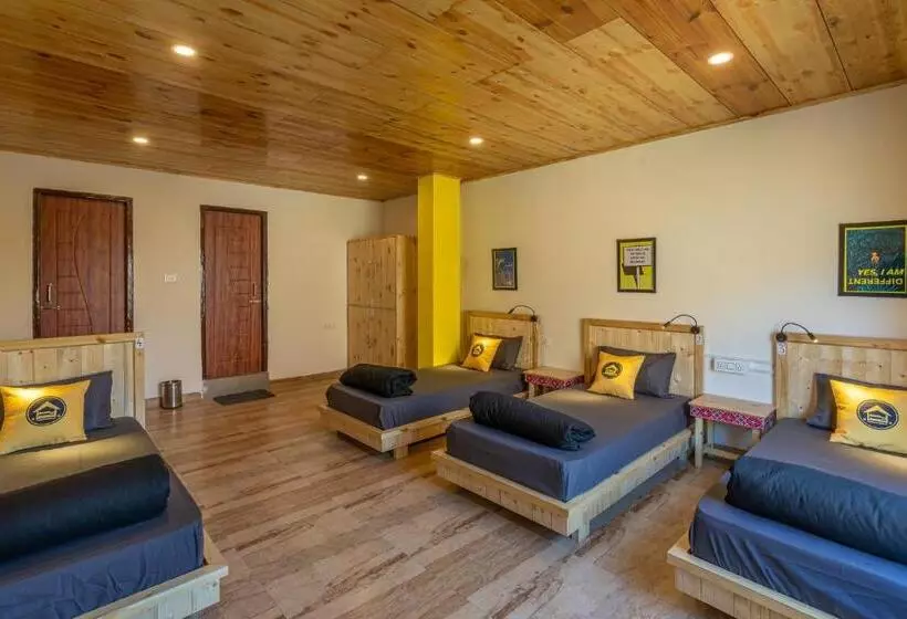 ホテル The Hosteller Tirthan Valley