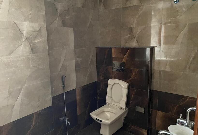 Hotel The Imperial Inn