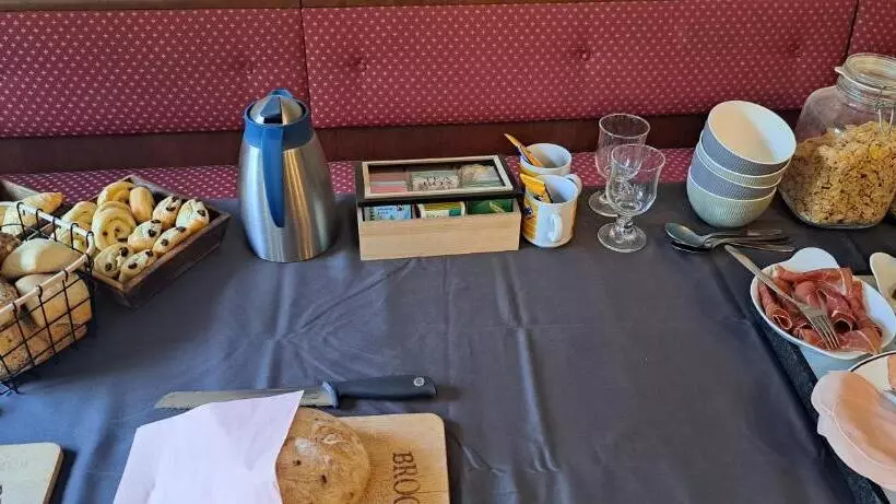 Retkeilymaja Dikke Vriend , Herberg & Taverne