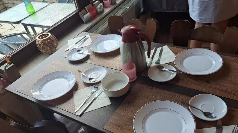 Retkeilymaja Dikke Vriend , Herberg & Taverne