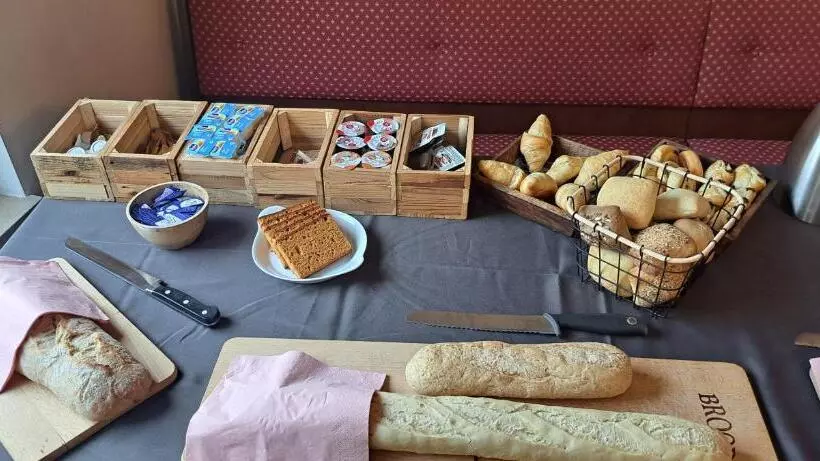 Retkeilymaja Dikke Vriend , Herberg & Taverne