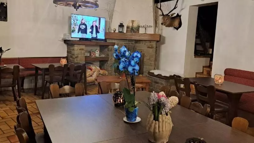 Retkeilymaja Dikke Vriend , Herberg & Taverne