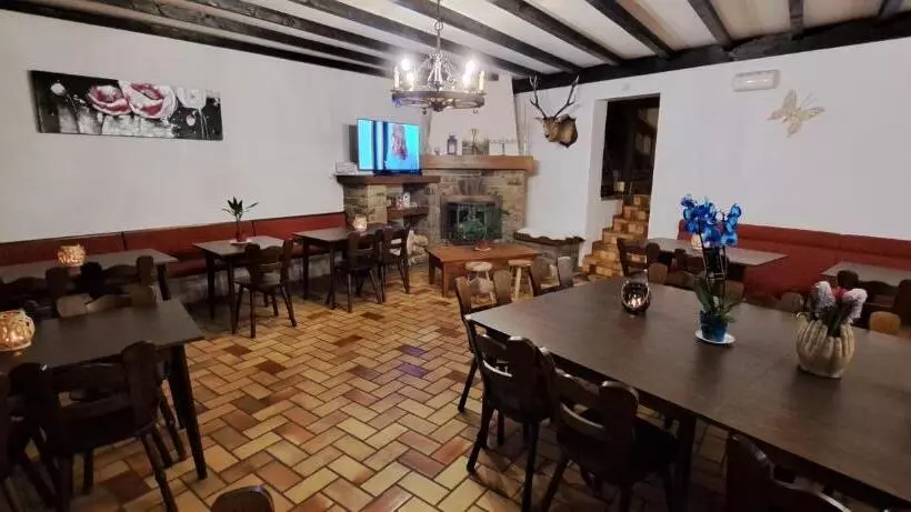 Retkeilymaja Dikke Vriend , Herberg & Taverne