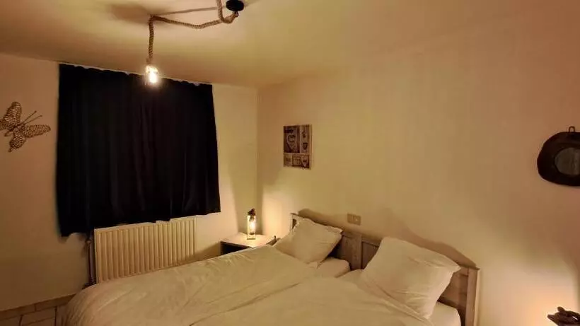 Retkeilymaja Dikke Vriend , Herberg & Taverne