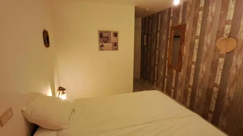 Retkeilymaja Dikke Vriend , Herberg & Taverne