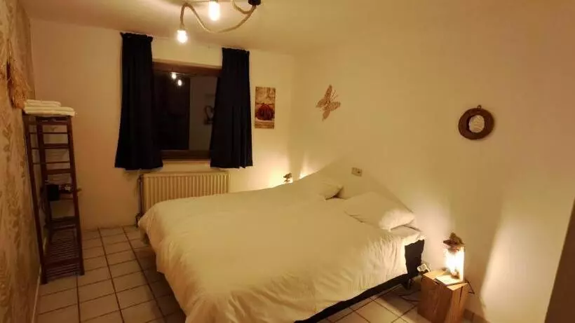 Retkeilymaja Dikke Vriend , Herberg & Taverne