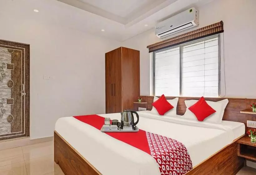 Aura Hotel Rajdhani Residency