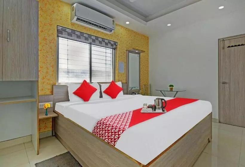 Aura Hotel Rajdhani Residency