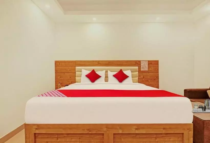 Aura Hotel Rajdhani Residency