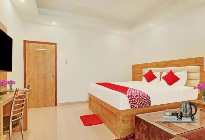 Aura Hotel Rajdhani Residency