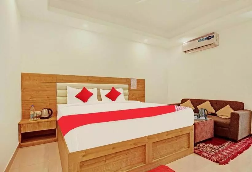 Aura Hotel Rajdhani Residency
