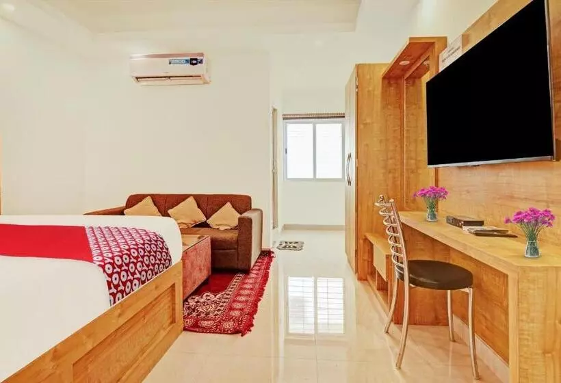 Aura Hotel Rajdhani Residency