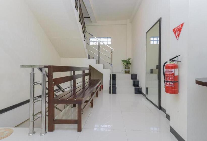 Hotel Reddoorz Syariah Near Universitas Jember