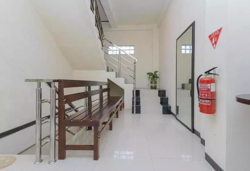 ホテル Reddoorz Syariah Near Universitas Jember