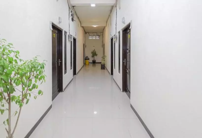 ホテル Reddoorz Syariah Near Universitas Jember