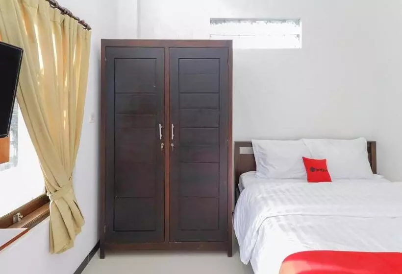 ホテル Reddoorz Syariah Near Universitas Jember