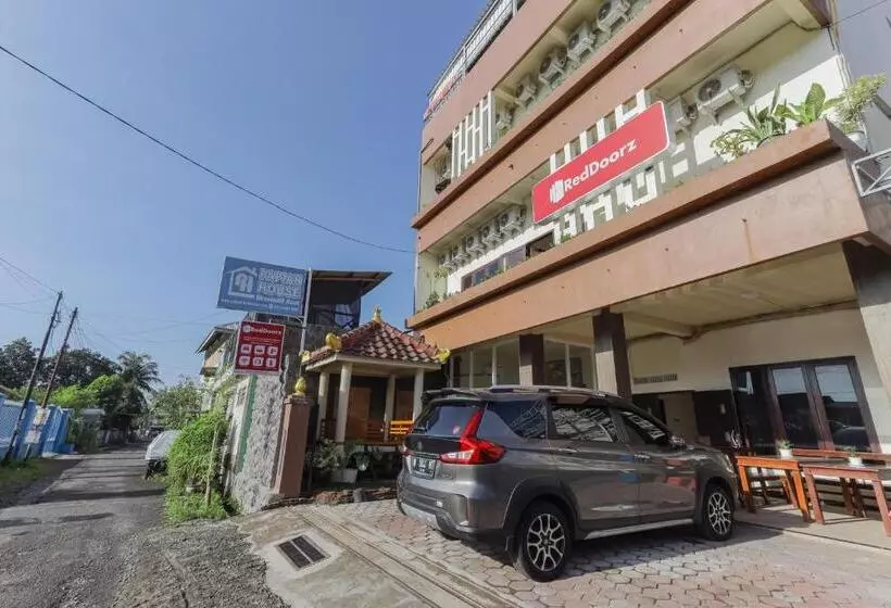 ホテル Reddoorz Syariah Near Universitas Jember