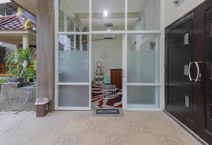 Hotel Reddoorz Syariah Near Universitas Jember