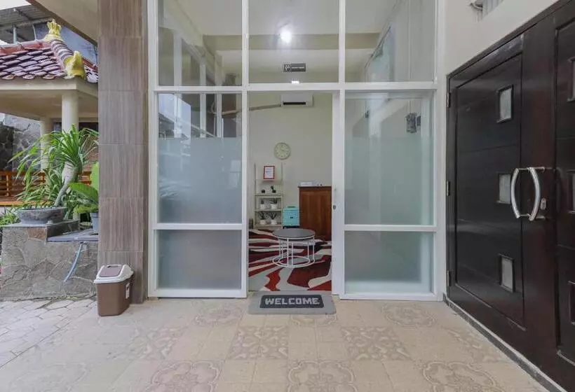 ホテル Reddoorz Syariah Near Universitas Jember