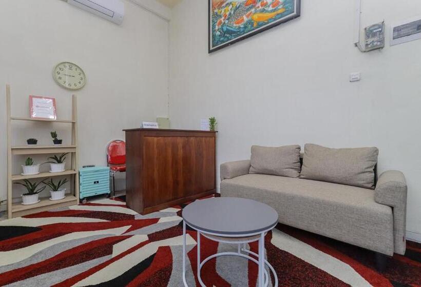 Hotel Reddoorz Syariah Near Universitas Jember