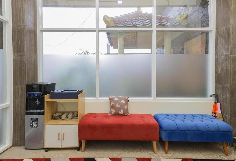 Hotel Reddoorz Syariah Near Universitas Jember