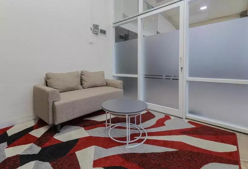 ホテル Reddoorz Syariah Near Universitas Jember