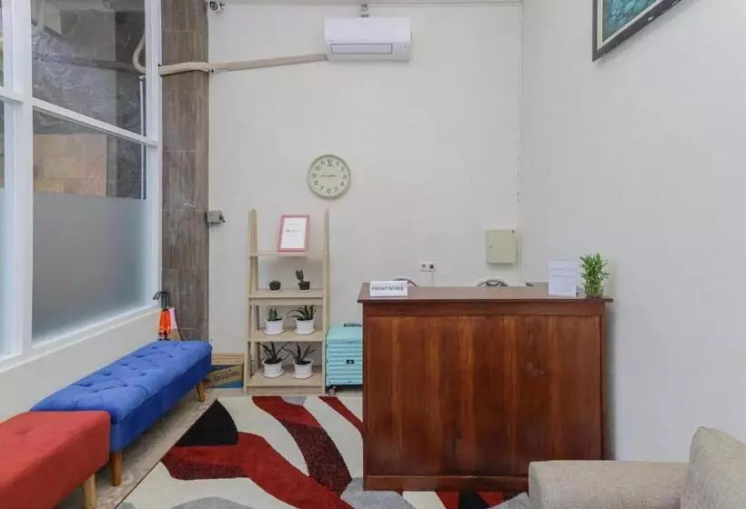 ホテル Reddoorz Syariah Near Universitas Jember