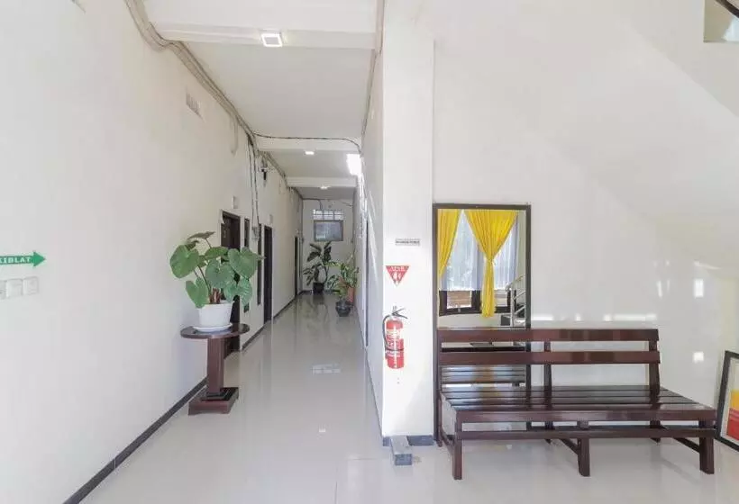 ホテル Reddoorz Syariah Near Universitas Jember