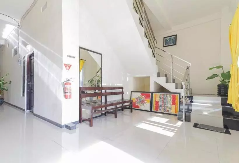 ホテル Reddoorz Syariah Near Universitas Jember