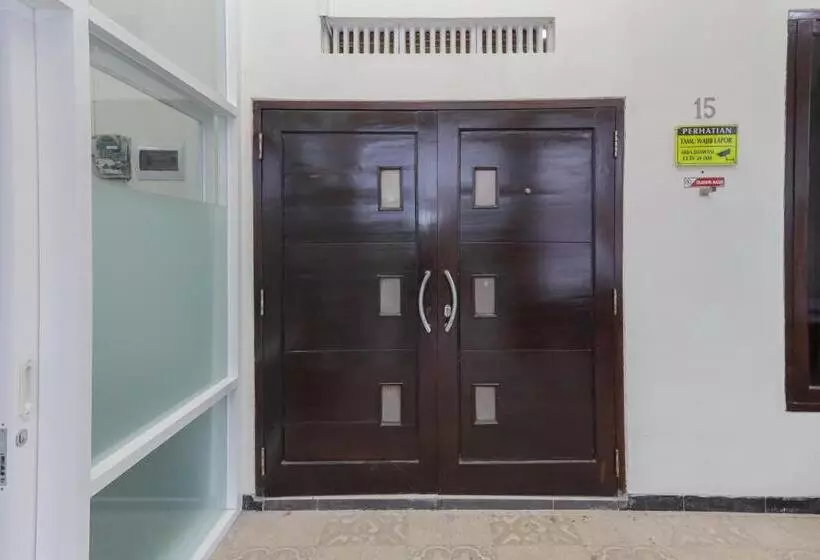 ホテル Reddoorz Syariah Near Universitas Jember