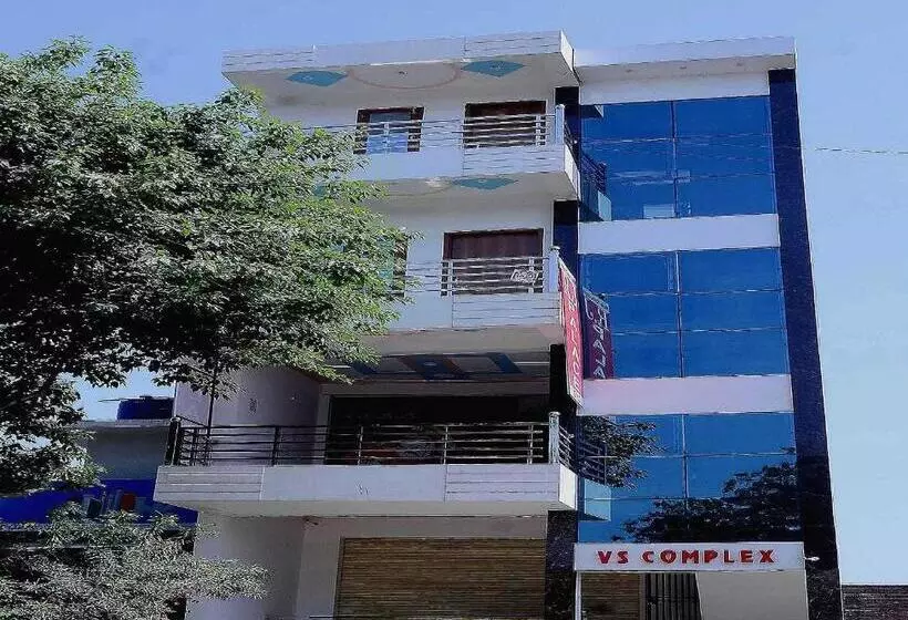 Hotelli Spot On 70146 Rj Palace