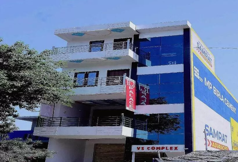 Hotelli Spot On 70146 Rj Palace
