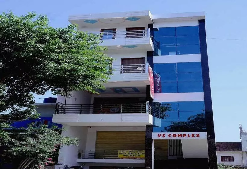 Hotelli Spot On 70146 Rj Palace
