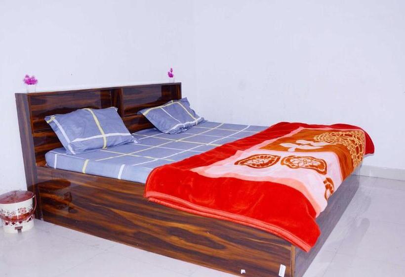 בית מלון כפרי Spot On 70146 Rj Palace