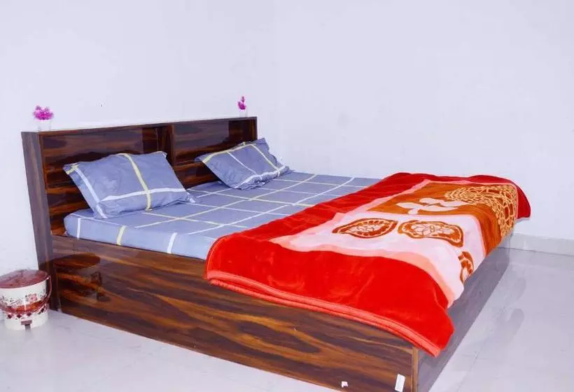 Hotelli Spot On 70146 Rj Palace