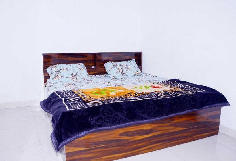 בית מלון כפרי Spot On 70146 Rj Palace