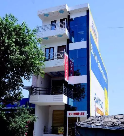 Hotelli Spot On 70146 Rj Palace
