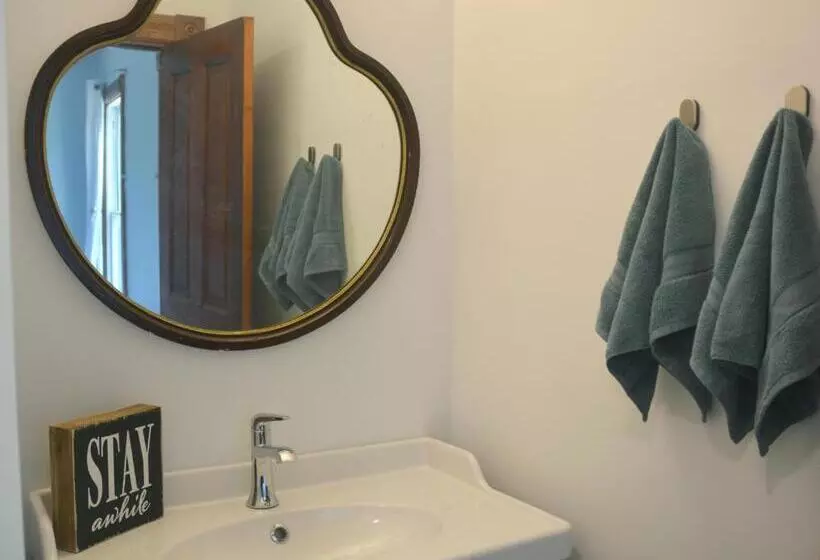 Majatalo Art And Lodging