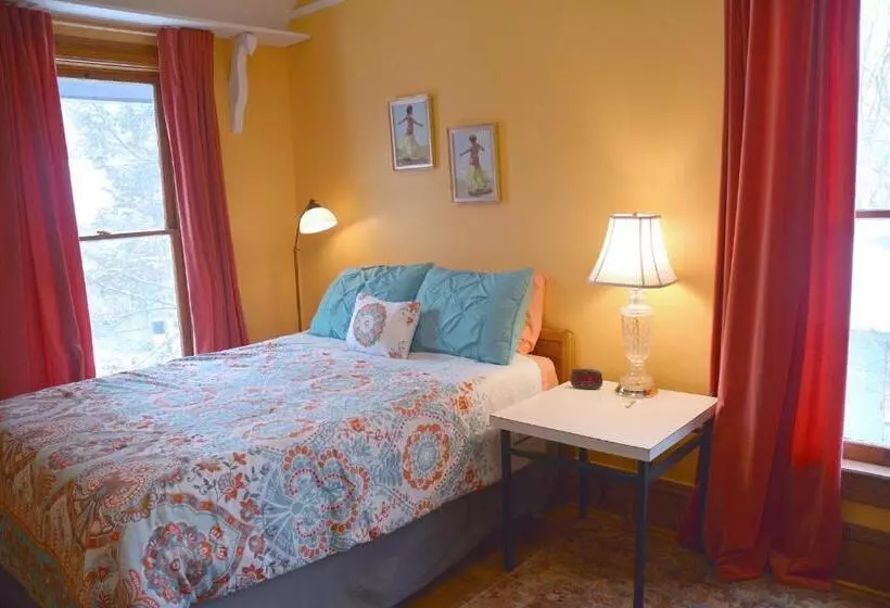 Majatalo Art And Lodging