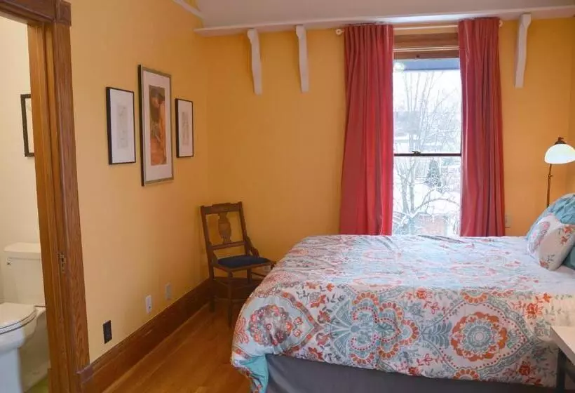 Majatalo Art And Lodging