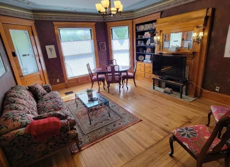 Majatalo Art And Lodging