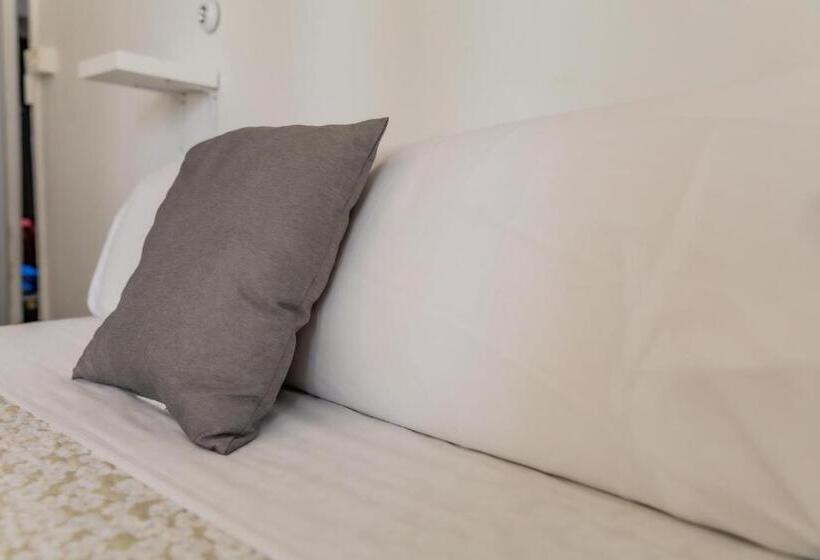 بنسيون Hostal San Pelayo