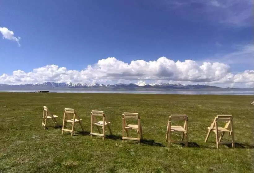 پانسیون Son Kul Lake Yurt Camp Mirbek