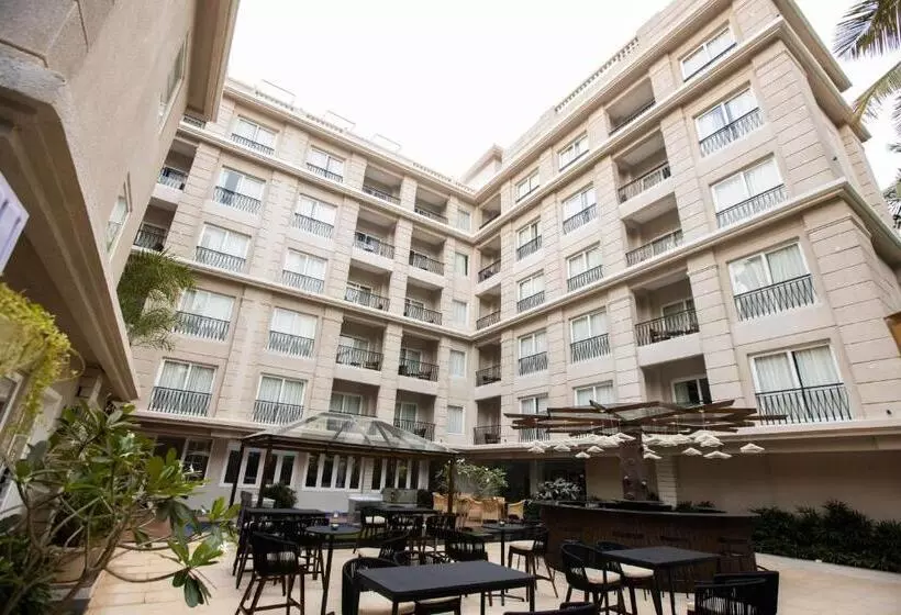 ホテル Artistry Suites