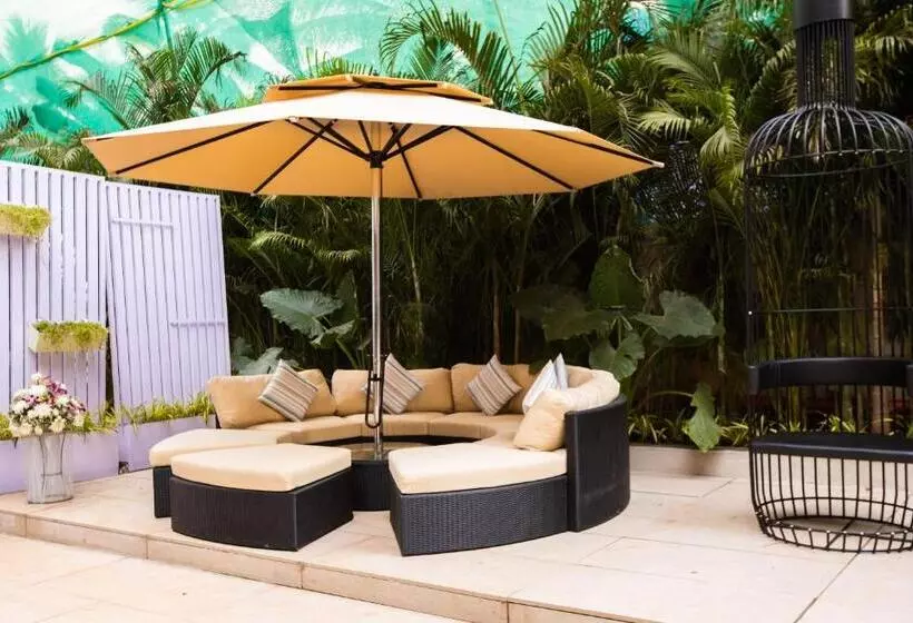 ホテル Artistry Suites