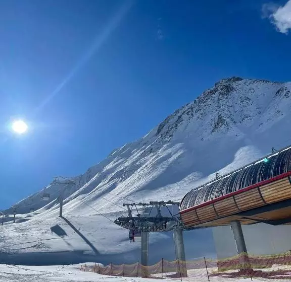 هتل Gogi Resort