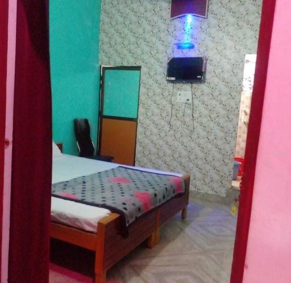 호텔 Oyo 70116 Vrindavan Resorts