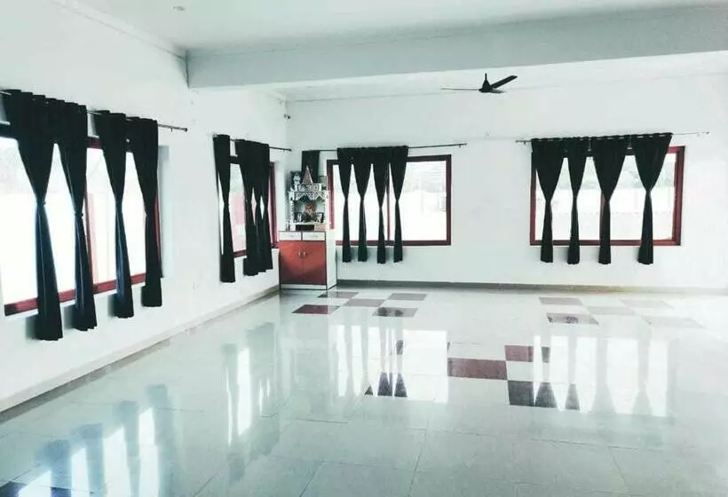 ホテル Oyo 70116 Vrindavan Resorts